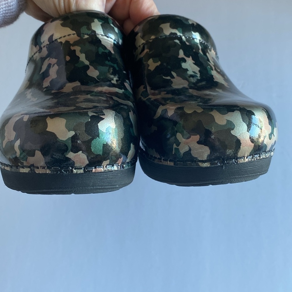 Dansko Professional clogs women’s 39 shiny camo worn once - Picture 6 of 7